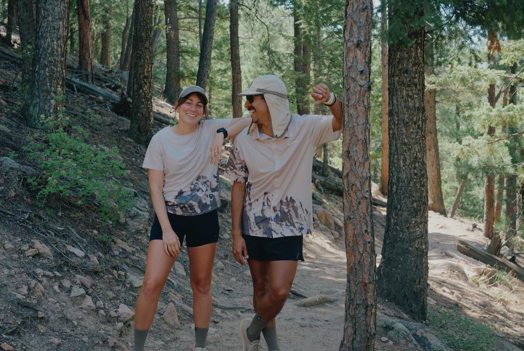 Runner wearing a Fractel legionnaire hat, a running hat with neck flap built for sun protection on exposed trails