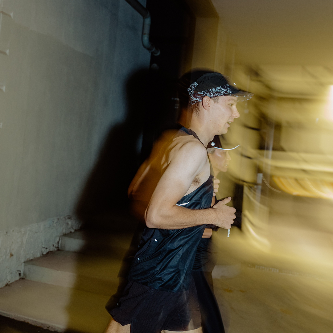 Men's V-BLACK Race Singlet