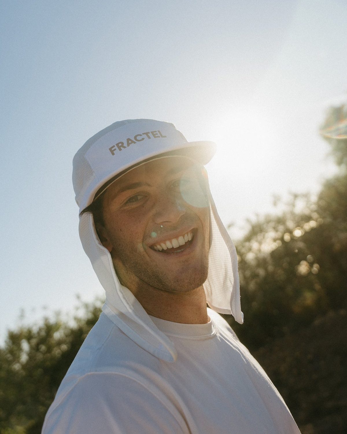 Legionnaire hat with neck cape: a running hat worn by a smiling runner in the sun